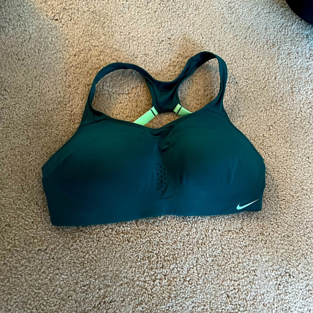 Nike Woman's sport bra (medium)
